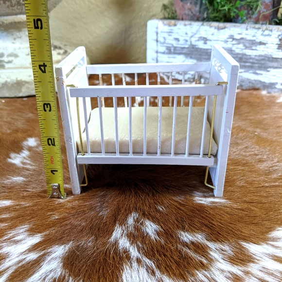 Vintage Dollhouse Furniture Baby Crib, Sofa, And Dresser Miniature Three Pieces - Picture 9 of 13